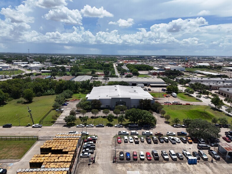 More Photos Of 4830 Timber Creek Dr, Houston Warehouse For Sale