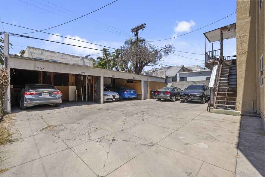More Photos Of 737 N Ridgewood Pl, Los Angeles Apartments For Sale