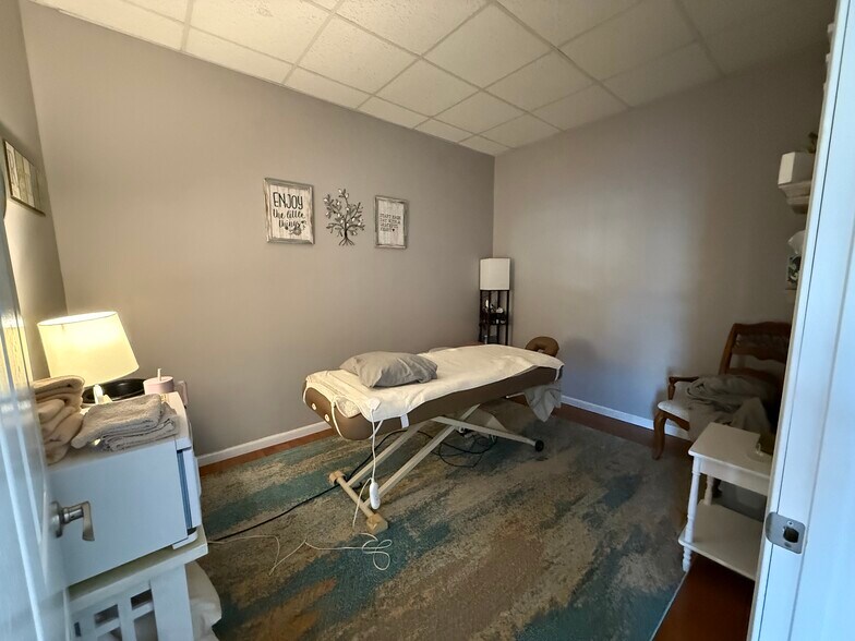 More Photos Of 720 S Washington St, Bunker Hill General Retail For Sale