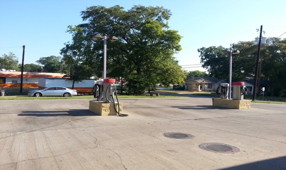 More Photos Of 1103 Bow St, Tyler Carwash For Sale