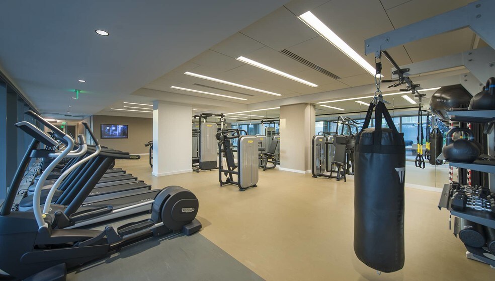 More Photos Of 399 Fremont St, San Francisco Apartments For Lease