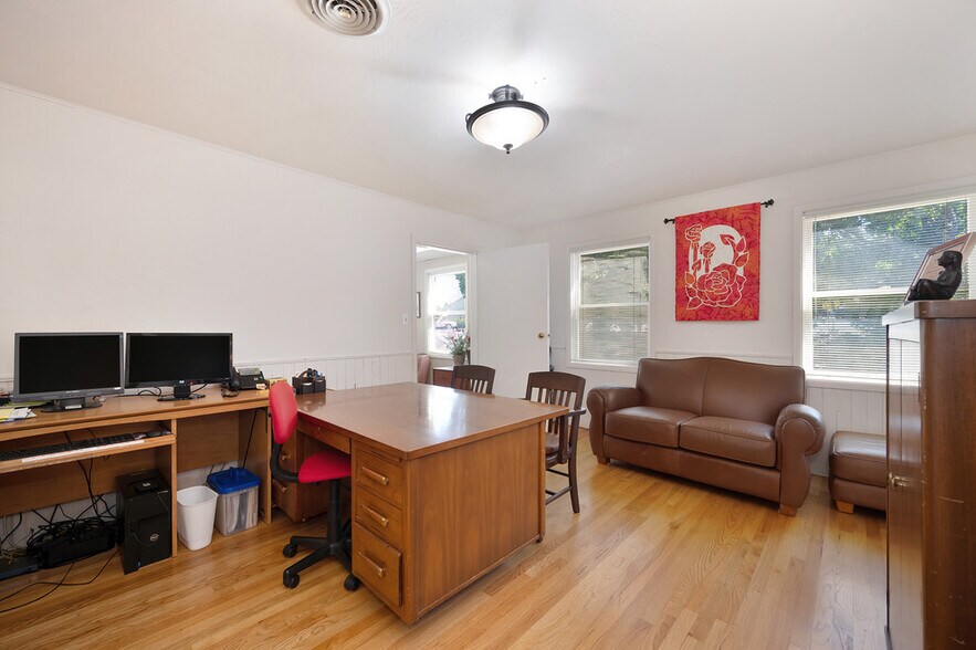 More Photos Of 1407-1409 Lincoln Way, Auburn Office For Sale