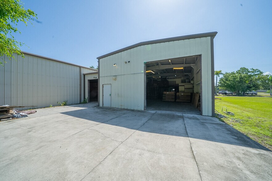 More Photos Of 1731 Manzana Ave, Punta Gorda Warehouse For Lease
