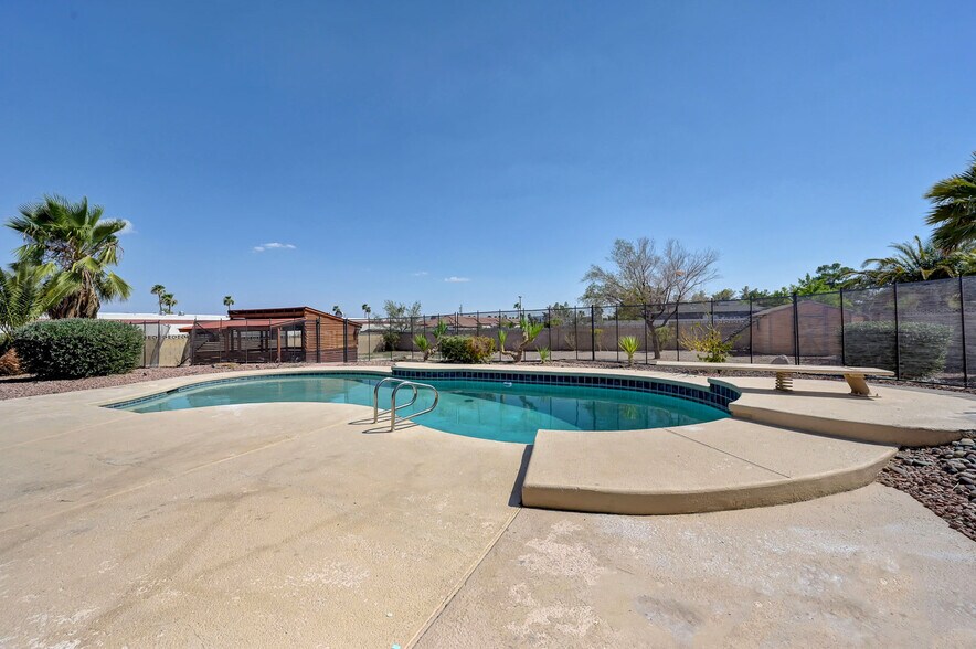 More Photos Of 6975 Obannon Dr, Las Vegas Office Residential For Sale