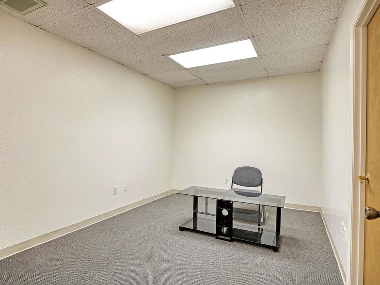More Photos Of 701 N Hercules Ave, Clearwater Medical For Lease