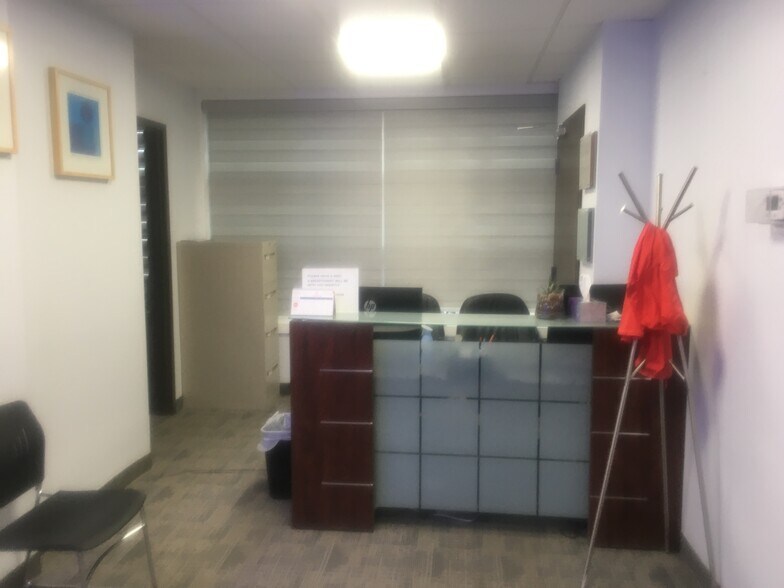 More Photos Of 6108 Bowness Rd NW, Calgary Office For Sale