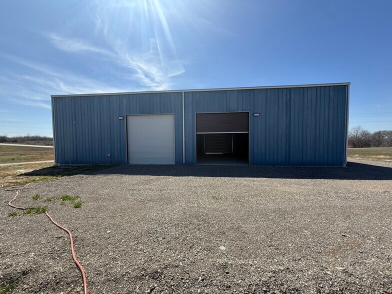More Photos Of 1321 High Rd, Kyle Warehouse For Lease