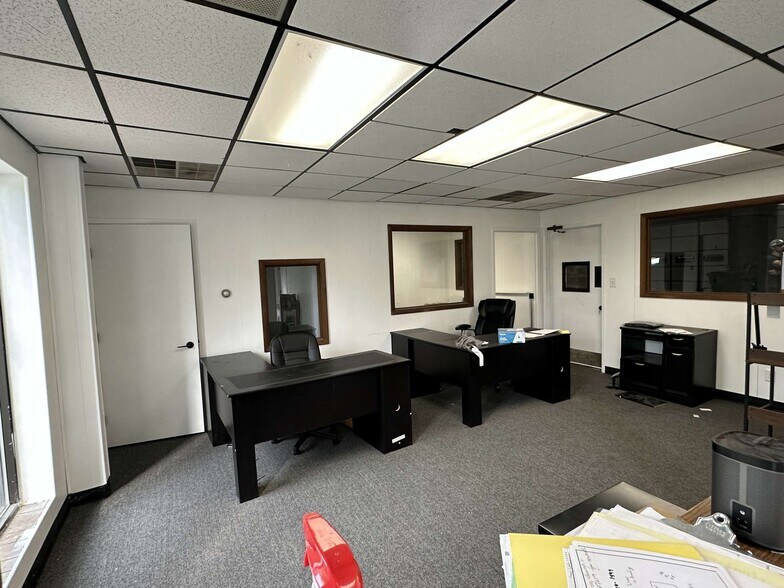 More Photos Of 958 Lincolnway, South Bend General Retail For Sale