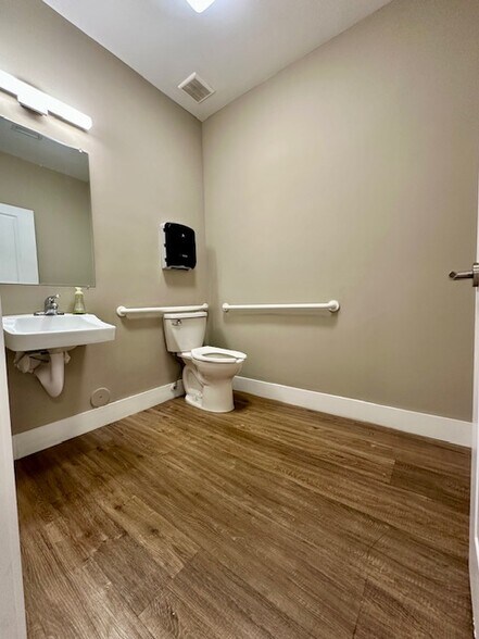 More Photos Of 5397 Orange Dr, Davie Office Residential For Lease