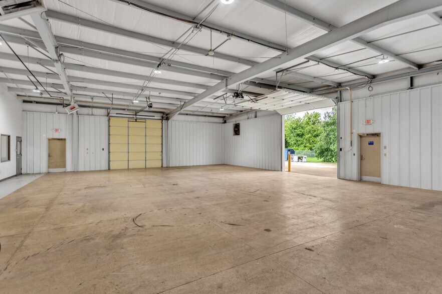 More Photos Of 3121 S Lakeside Dr, Oklahoma City Industrial For Sale
