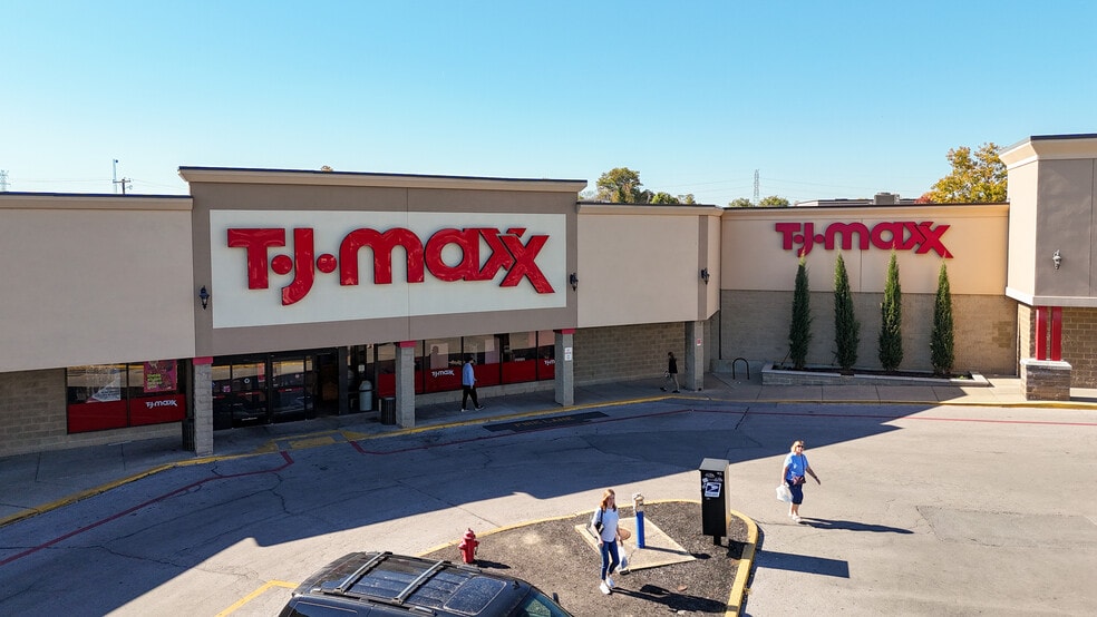 More Photos Of 2307-2375 Nicholasville Rd, Lexington Unknown For Lease