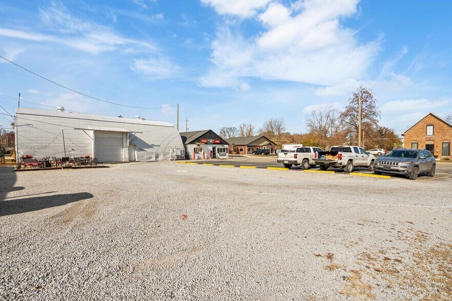 More Photos Of 1215 W Jefferson St, Kokomo Freestanding For Sale