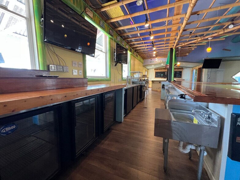 More Photos Of 300 N Lake Park Blvd, Carolina Beach Restaurant For Lease