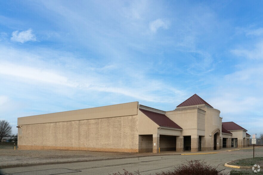 More Photos Of 5201 Chippenham Crossing Ctr, Richmond Storefront For Lease