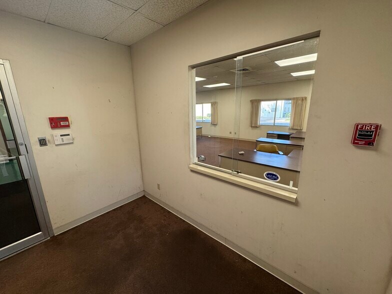 More Photos Of 4616 Enterprise Dr, Bartonville Industrial For Sale