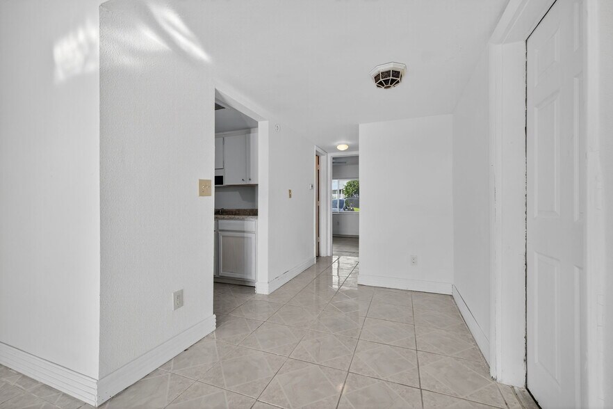 More Photos Of 275 116th Ave, Treasure Island Apartments For Sale