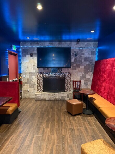 More Photos Of 76 E 3rd Ave, San Mateo Bar For Lease