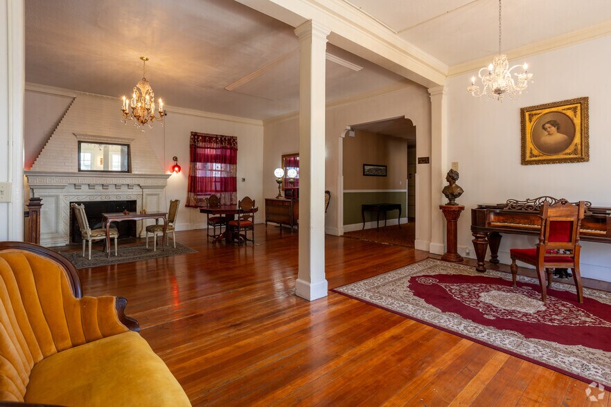 More Photos Of 11 Howell Ave, Bisbee Hotel For Sale