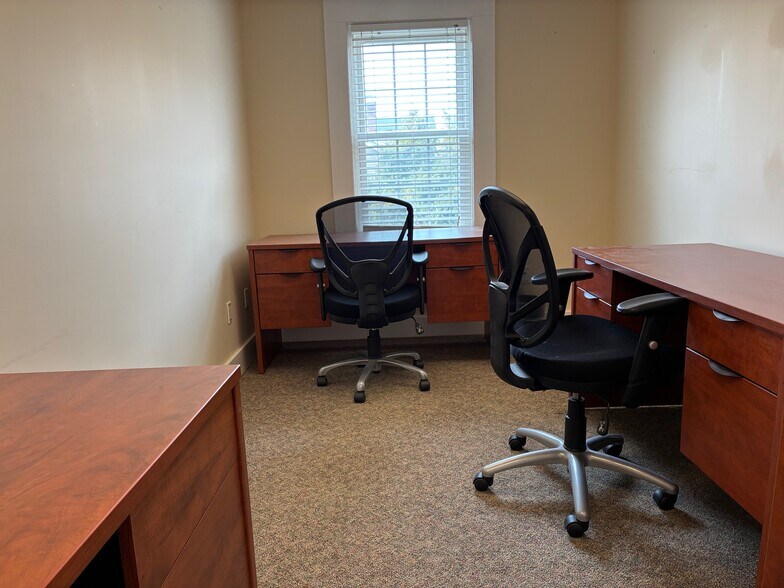 More Photos Of 76 Salem Tpke, Norwich Office For Sale