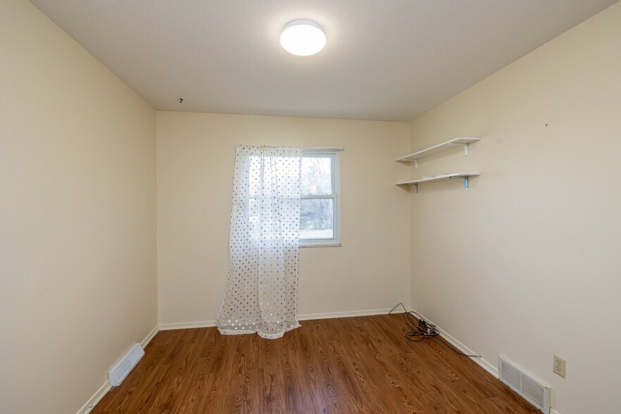 More Photos Of 7997 Wesley Dr, Strongsville Apartments For Sale