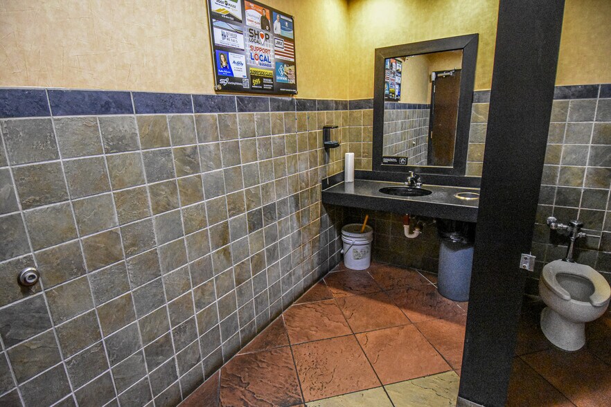 More Photos Of 1530 Hwy 16, Griffin Restaurant For Lease