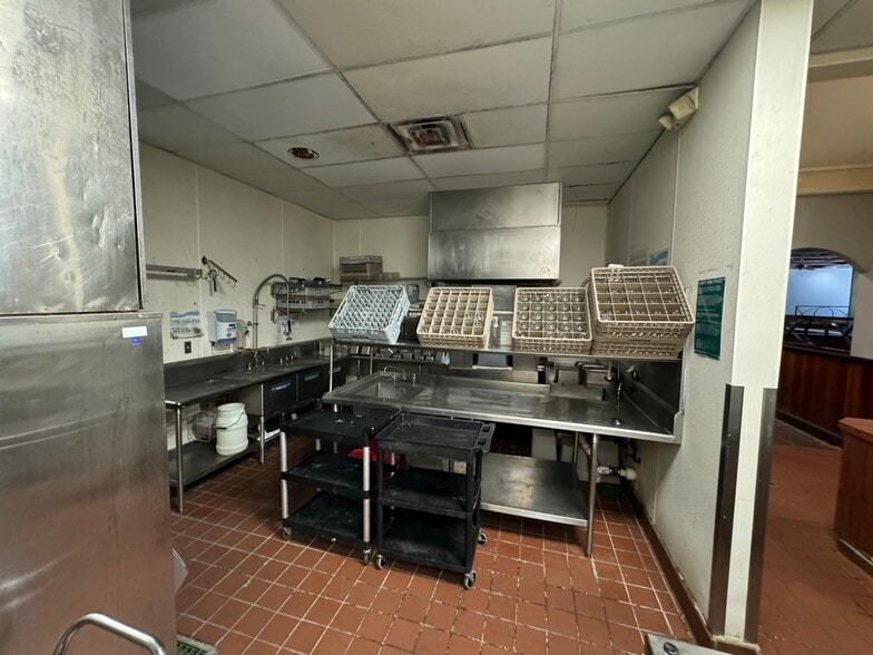 More Photos Of 914 Mall Loop Rd, High Point Restaurant For Sale