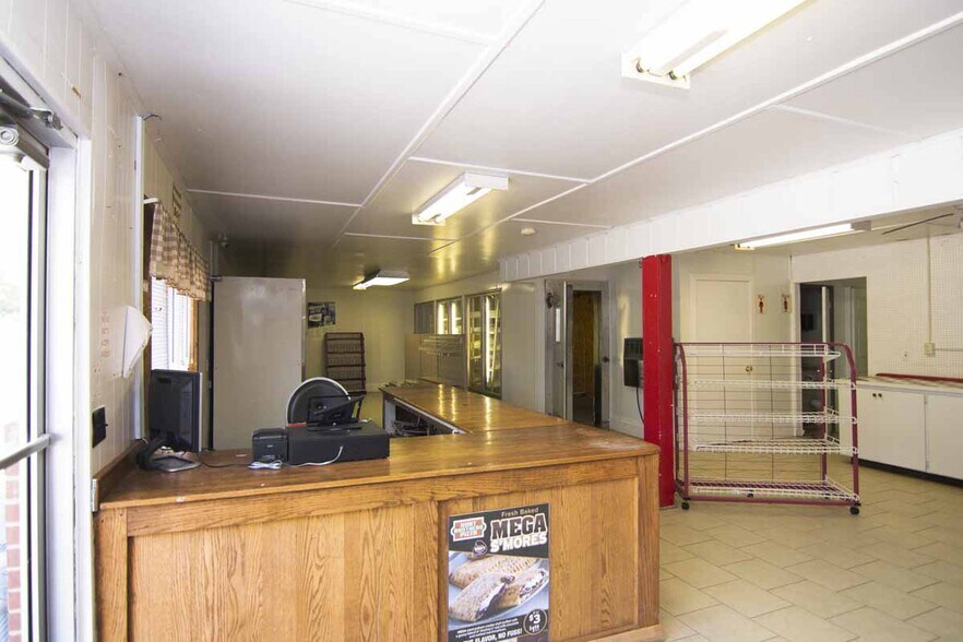 More Photos Of 4830 Highland Trl, Alderson General Retail For Sale