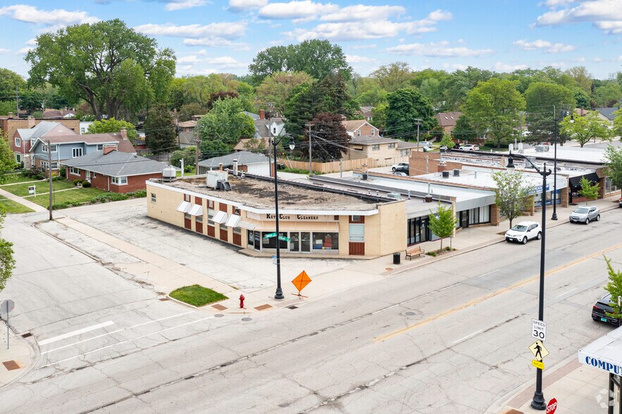 More Photos Of 4456 Oakton St, Skokie General Retail For Lease