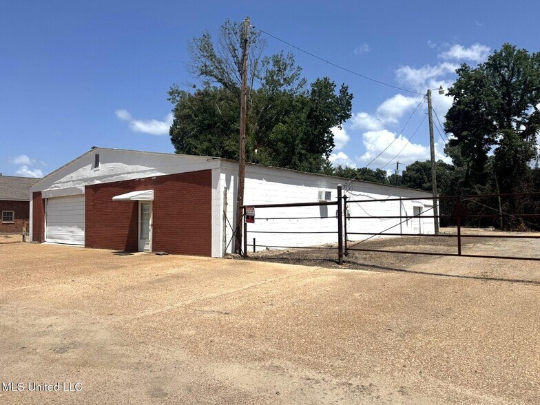 More Photos Of 335 Lower Woodville Rd, Natchez General Retail For Sale