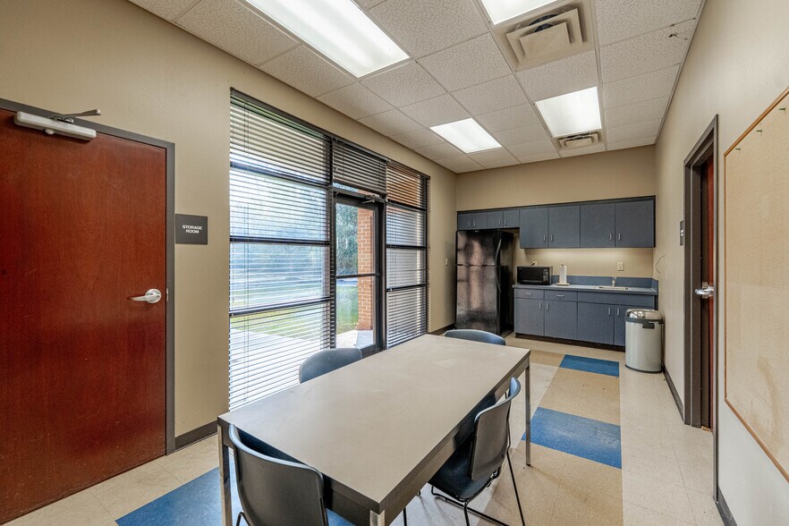 More Photos Of 6408 Highway 28 E, Pineville Office For Sale