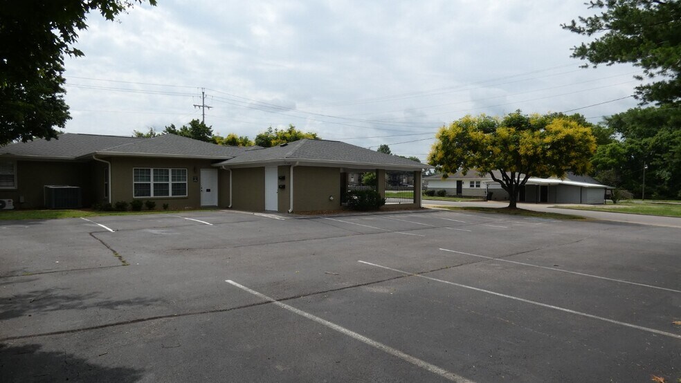 More Photos Of 2911 Middle Tennessee Blvd, Murfreesboro Office Residential For Lease