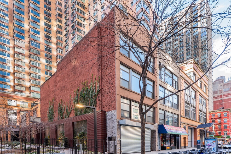 Primary Photo Of 50 W 27th St, New York Storefront Retail Office For Sale