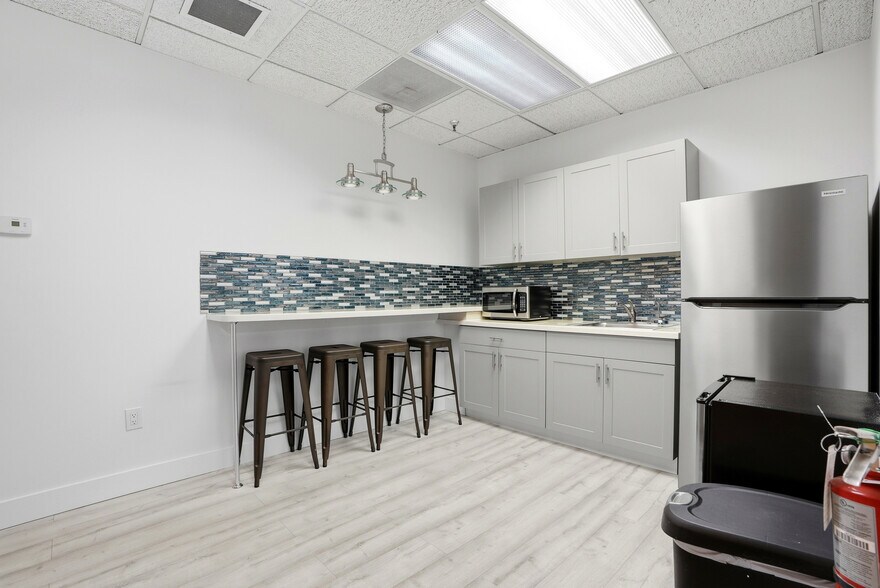 More Photos Of 100 2nd Ave N, Saint Petersburg Office For Lease