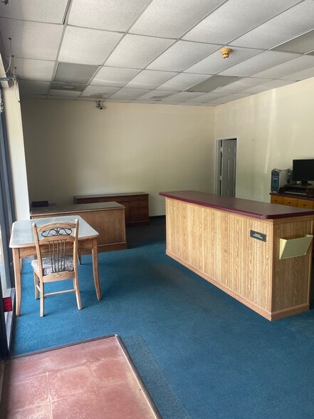 More Photos Of 1123 Forest Pky, Forest Park Flex For Lease