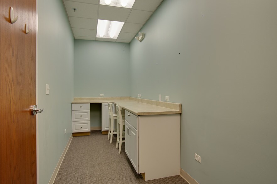 More Photos Of 5143-5151 Mochel Dr, Downers Grove Office For Sale