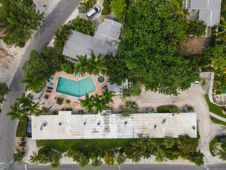 More Photos Of 808 N Bay Blvd, Anna Maria Hotel For Sale