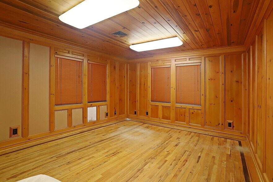 More Photos Of 6130 Wheatley St, Houston General Retail For Sale