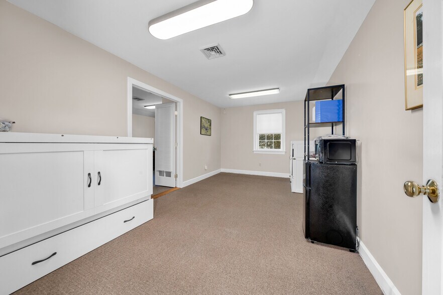 More Photos Of 58 Main St, Topsfield Office For Sale