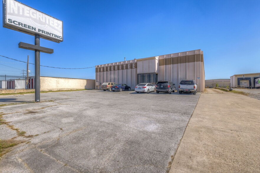 More Photos Of 6580 E Skelly Dr, Tulsa Manufacturing For Sale