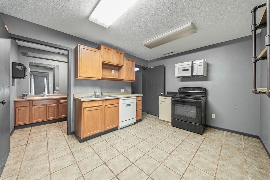 More Photos Of 15 E Walnut St, Chippewa Falls Industrial For Sale