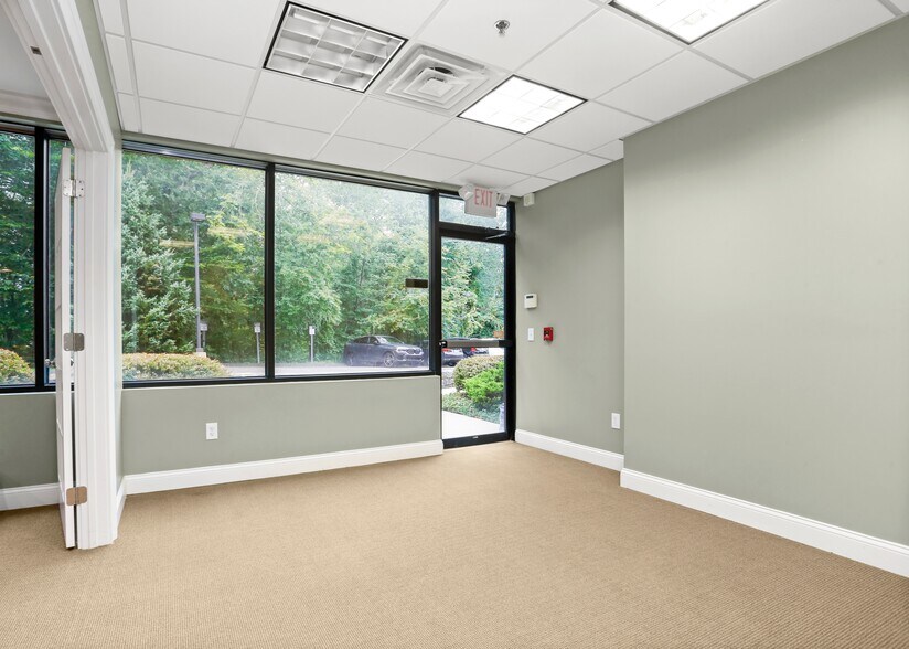 More Photos Of 105 Technology Dr, Trumbull Office Residential For Lease