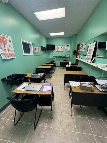 More Photos Of 1609-1619 Mall Dr, Benton Harbor Storefront For Lease