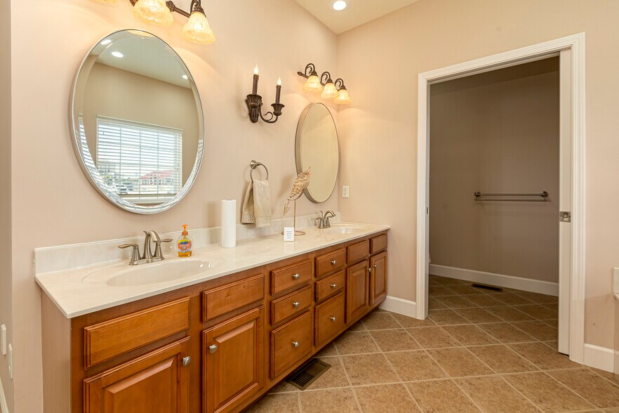 More Photos Of 2801 17th St, Marion Medical For Sale