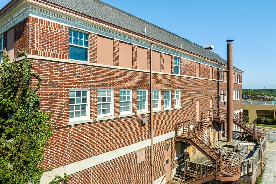 More Photos Of 1017 N 9th St, Kansas City Office For Lease