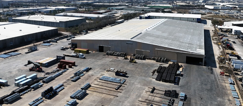 More Photos Of 555 Gellhorn Dr, Houston Manufacturing For Lease
