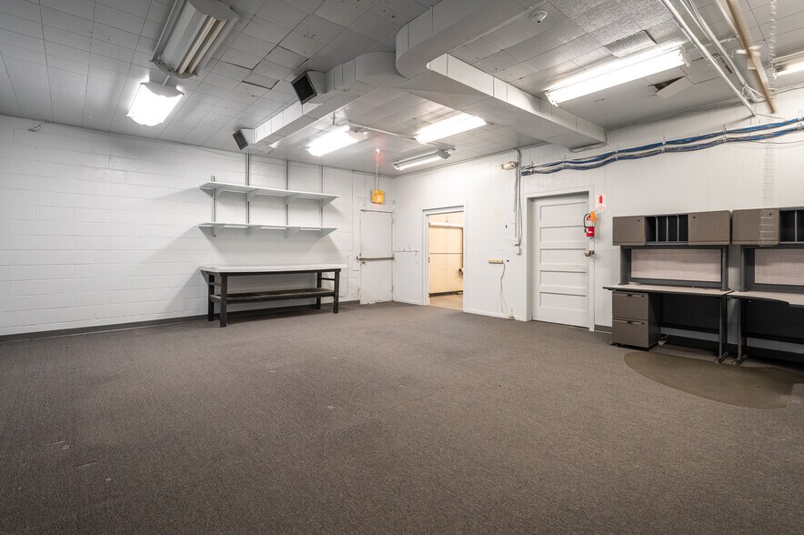 More Photos Of 5025 Dorr St, Toledo Showroom For Sale