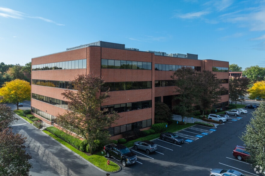 More Photos Of 271 Waverley Oaks Rd, Waltham Office For Lease
