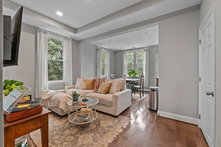 More Photos Of 711 Gladstone Ave, Baltimore Apartments For Sale