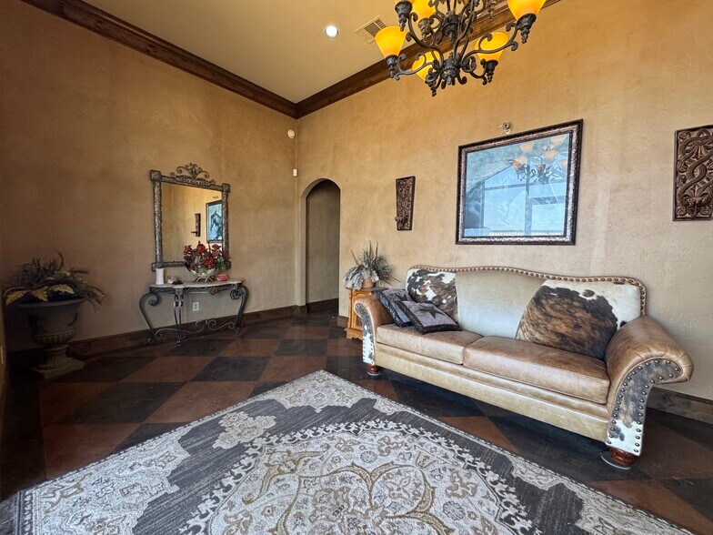 More Photos Of 1814 Fm-66, Waxahachie Warehouse For Lease
