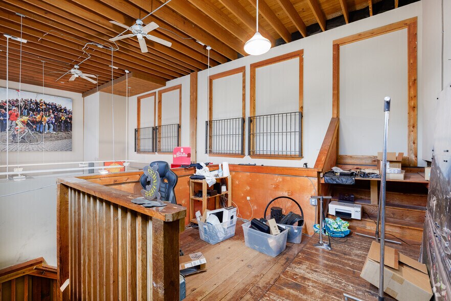 More Photos Of 1031-1035 S Big Bend Blvd, Saint Louis General Retail For Sale